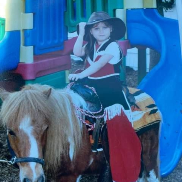 Meet your Posher, Cherise - Picture 2 of 2